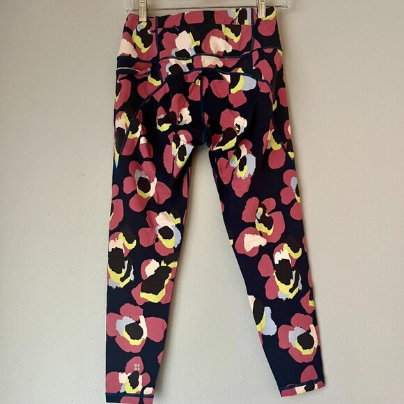 Sweaty Betty Blue Petal Leopard Print Floral Power 7/8 Length Leggings Size S - Picture 8 of 9